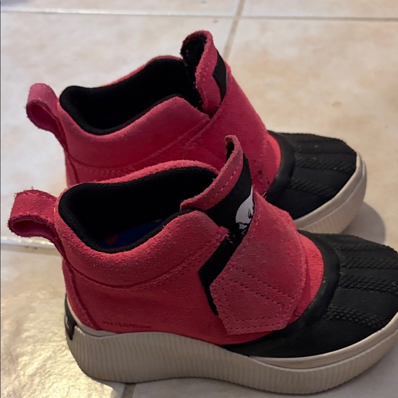 Sorel Kids' Vibrant Pink and Black Sneakers - Picture 5 of 9